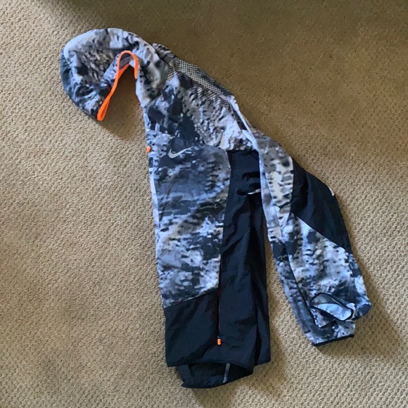 Nike Running Light Weight Jacket - Picture 1 of 3